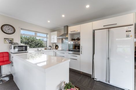 Photo of property in 27a Tukapa Street, Westown, New Plymouth, 4310