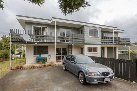 Photo of property in 35 Kemp Road, Massey, Auckland, 0614