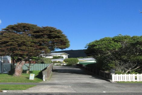 Photo of property in 18 Mimihau Grove, Wainuiomata, Lower Hutt, 5014
