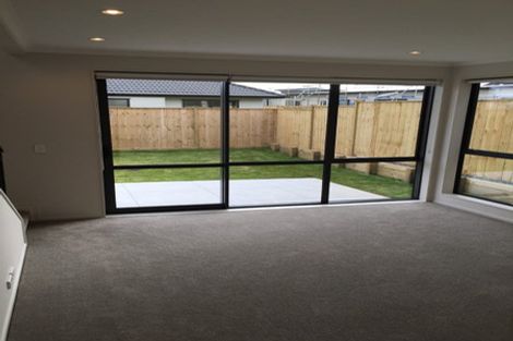 Photo of property in 21 Costa Viva Crescent, Karaka, Papakura, 2113