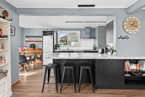 Photo of property in 30 Bibby Street, Waipawa, 4210