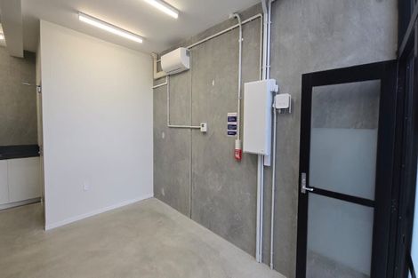 Photo of property in 33 Village Way, Ardmore, Papakura, 2582