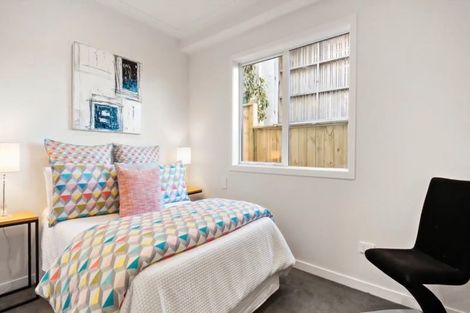 Photo of property in 26b Stottholm Road, Titirangi, Auckland, 0604