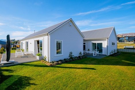 Photo of property in 33 Little Alpha Loop, Wanaka, 9305