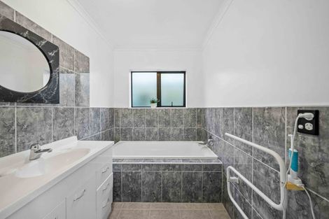 Photo of property in 18 Keri Vista Rise, Papakura, 2110