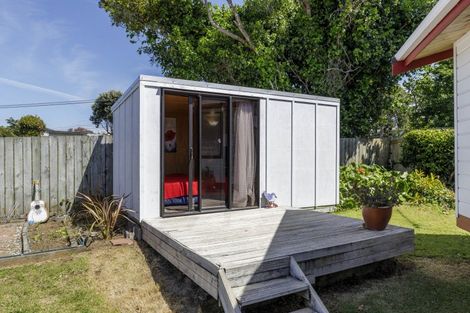 Photo of property in 2 Honnor Place, Hurdon, New Plymouth, 4310