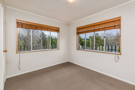 Photo of property in 35 Kemp Road, Massey, Auckland, 0614