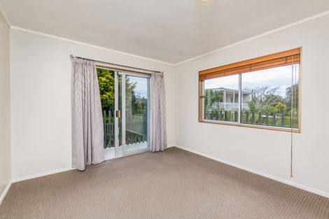 Photo of property in 35 Kemp Road, Massey, Auckland, 0614