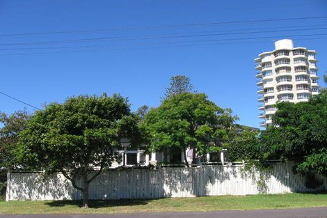Photo of property in 2/10 Sylvan Park Avenue, Milford, Auckland, 0620
