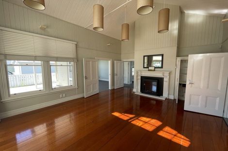 Photo of property in 212 Lake Road, Northcote, Auckland, 0627