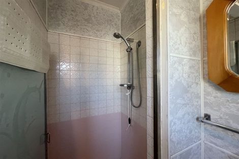 Photo of property in 90 Roberts Road, Te Atatu South, Auckland, 0610