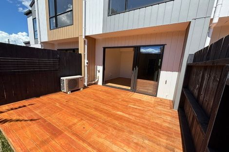 Photo of property in 19 Ellesmere Crescent, Pakuranga Heights, Auckland, 2010