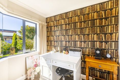 Photo of property in 32 Millennium Hill, Paraparaumu, 5032