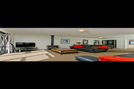 Photo of property in 13 King Richard Place, Browns Bay, Auckland, 0630