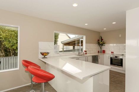 Photo of property in 15d Sarona Avenue, Glen Eden, Auckland, 0602