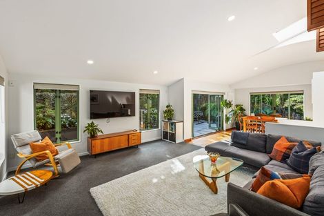 Photo of property in 1/16 Glade Place, Birkenhead, Auckland, 0626