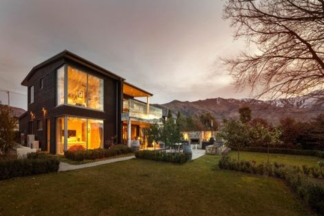 Photo of property in 28 Kennedy Crescent, Wanaka, 9305