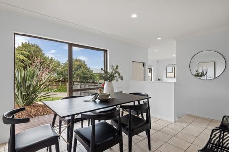 Photo of property in 1/122 Manuka Road, Bayview, Auckland, 0629