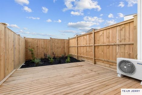 Photo of property in 13 Kuaha Road, Massey, Auckland, 0614