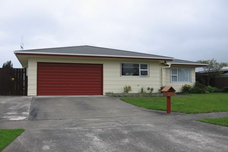 Photo of property in 4 Gladys Place, Kelvin Grove, Palmerston North, 4414