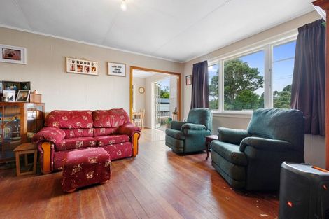 Photo of property in 16 Cumming Street, Okato, 4335