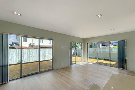 Photo of property in 8 Mana Lane, Pinehill, Auckland, 0632