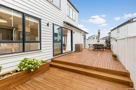 Photo of property in 16 Kearns Drive, Hobsonville, Auckland, 0616