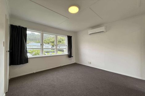 Photo of property in 9 Wainhouse Street, Stokes Valley, Lower Hutt, 5019