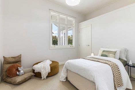 Photo of property in 32 Clarence Road, Northcote Point, Auckland, 0627