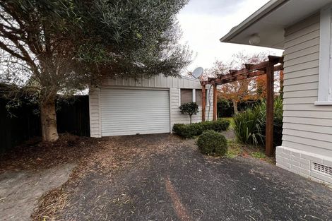 Photo of property in 33 Durham Street, Te Atatu Peninsula, Auckland, 0610