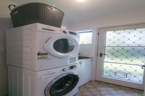 Photo of property in 2/13 Frank Evans Place, Henderson, Auckland, 0610