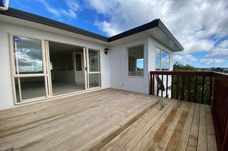 Photo of property in 8 Canary Place, Unsworth Heights, Auckland, 0632
