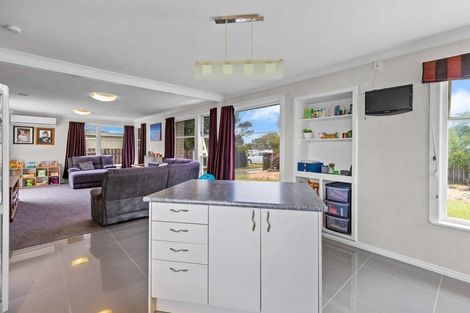 Photo of property in 28 Mazengarb Road, Paraparaumu Beach, Paraparaumu, 5032