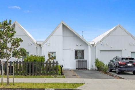 Photo of property in 26a Taikura Avenue, Red Beach, 0932