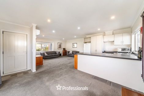 Photo of property in 17 Woodland Mews, Wainuiomata, Lower Hutt, 5014