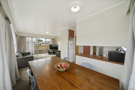 Photo of property in 2/6 Cornwall Road, Papatoetoe, Auckland, 2025