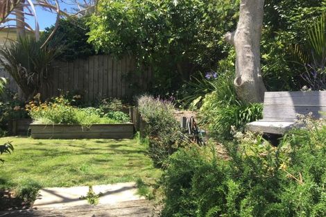 Photo of property in 27 Hastings Parade, Devonport, Auckland, 0624