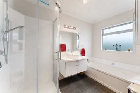 Photo of property in 27a Tukapa Street, Westown, New Plymouth, 4310