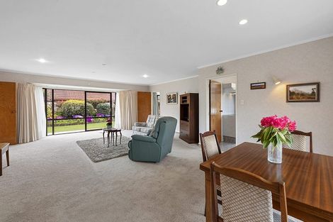 Photo of property in 9 Boulevard Drive, Merrilands, New Plymouth, 4312