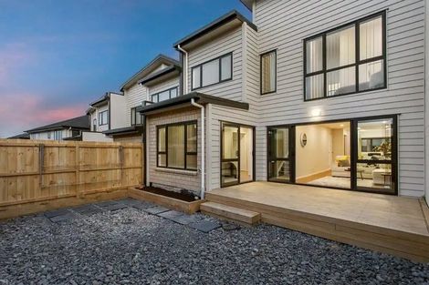 Photo of property in 16 Millcroft Lane, Ranui, Auckland, 0612
