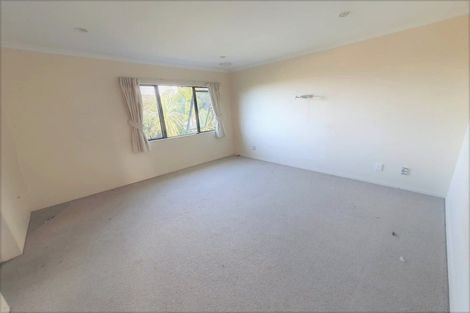 Photo of property in 9 Parkvale Grove, Te Atatu Peninsula, Auckland, 0610
