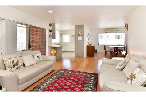 Photo of property in 110 Lakeside Drive, Orewa, 0931