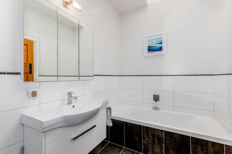 Photo of property in 64 Oroua Street, Eastbourne, Lower Hutt, 5013