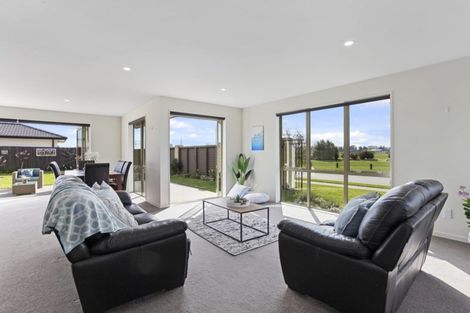Photo of property in 1 Glen Kerran Close, Broomfield, Christchurch, 8042