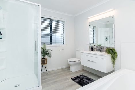 Photo of property in 2 Whakatuora Road, Karaka, 2124