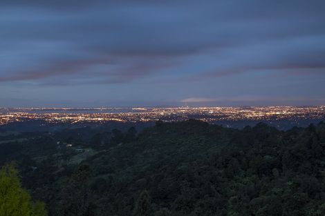 Photo of property in 491 Scenic Drive, Waiatarua, Auckland, 0612