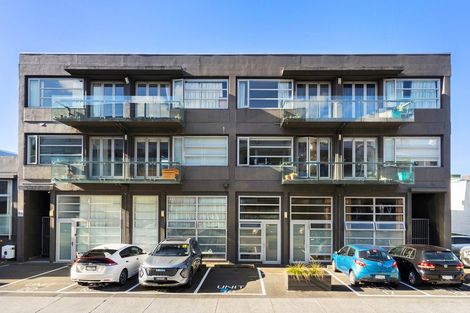 Photo of property in Las Olas De Cuba, 1/35 Torrens Terrace, Mount Cook, Wellington, 6011
