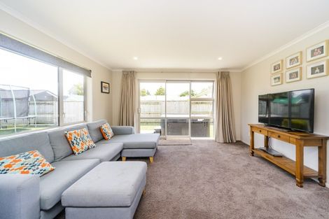 Photo of property in 14 Oak Crescent, Ashhurst, 4810