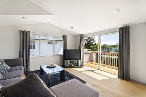 Photo of property in 1/28a Tamahere Drive, Glenfield, Auckland, 0629
