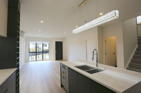 Photo of property in 1a Kirkdale Place, Northcross, Auckland, 0632